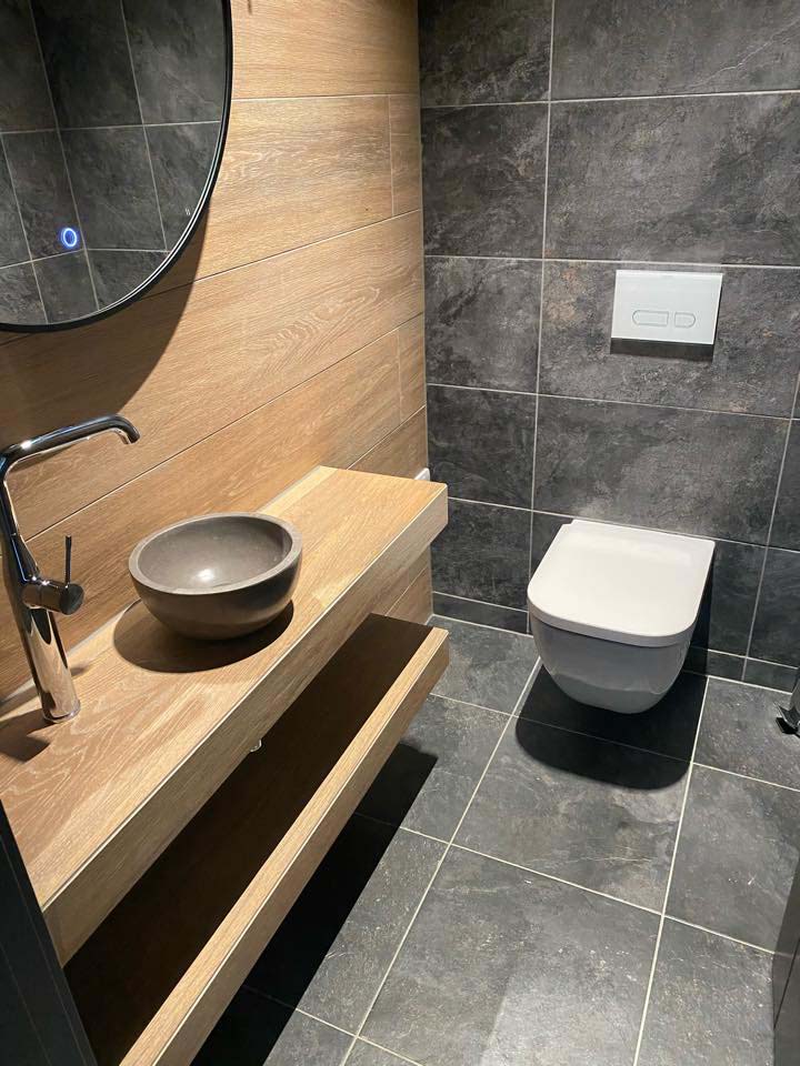 Tiled en-suite shower room installation